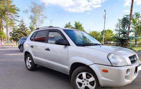 Hyundai Tucson III, 2004 год, 680 000 рублей, 2 фотография