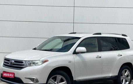 Toyota Highlander III, 2013 год, 2 400 000 рублей, 1 фотография