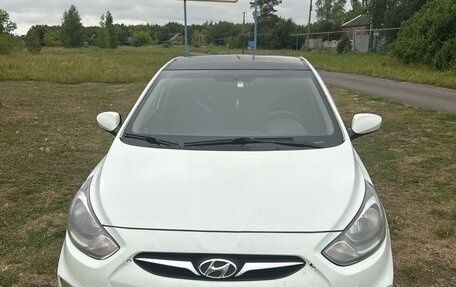 Hyundai Solaris II рестайлинг, 2012 год, 830 000 рублей, 2 фотография