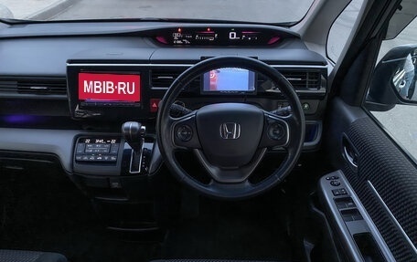 Honda Stepwgn IV, 2016 год, 2 200 000 рублей, 16 фотография