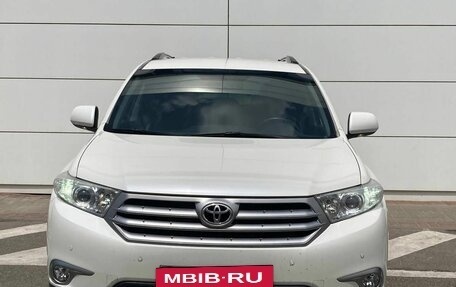 Toyota Highlander III, 2013 год, 2 400 000 рублей, 2 фотография