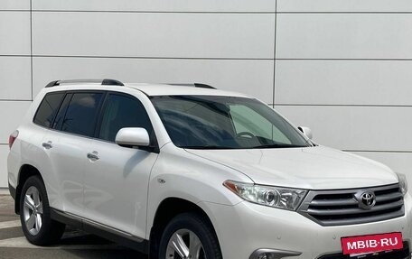 Toyota Highlander III, 2013 год, 2 400 000 рублей, 3 фотография