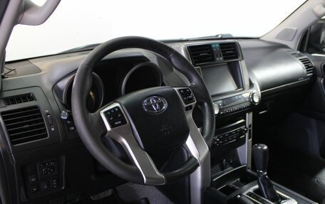 Toyota Land Cruiser Prado 150 рестайлинг 2, 2013 год, 3 177 000 рублей, 16 фотография