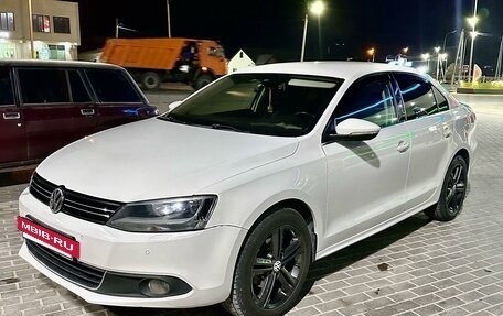 Volkswagen Jetta VI, 2011 год, 895 000 рублей, 3 фотография