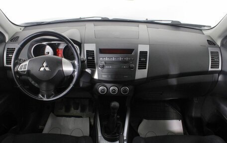 Mitsubishi Outlander III рестайлинг 3, 2008 год, 1 100 000 рублей, 11 фотография