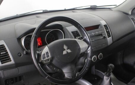 Mitsubishi Outlander III рестайлинг 3, 2008 год, 1 100 000 рублей, 13 фотография