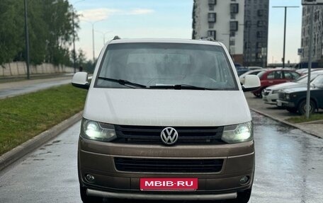 Volkswagen Transporter T5 рестайлинг, 2010 год, 1 630 000 рублей, 2 фотография