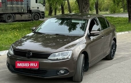 Volkswagen Jetta VI, 2012 год, 1 200 000 рублей, 2 фотография