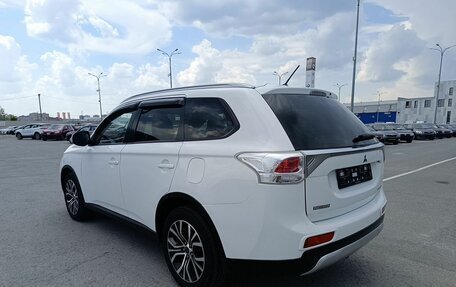 Mitsubishi Outlander III рестайлинг 3, 2014 год, 1 499 000 рублей, 5 фотография