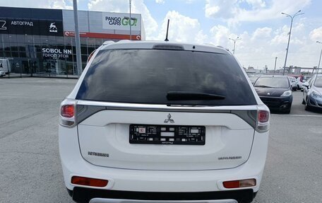 Mitsubishi Outlander III рестайлинг 3, 2014 год, 1 499 000 рублей, 6 фотография