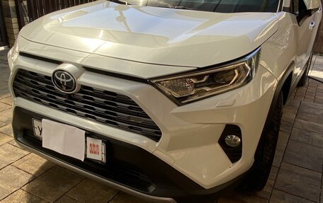 Toyota RAV4, 2021 год, 4 550 000 рублей, 2 фотография