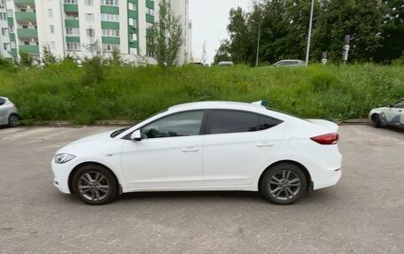 Hyundai Elantra VI рестайлинг, 2017 год, 1 405 000 рублей, 9 фотография