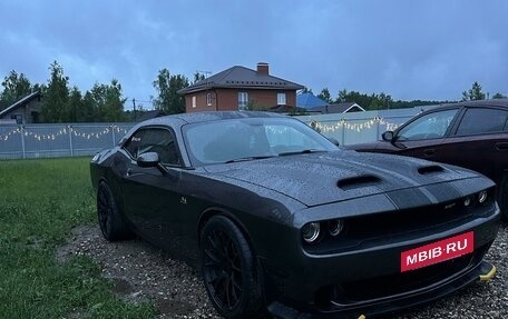 Dodge Challenger III рестайлинг 2, 2016 год, 5 100 000 рублей, 4 фотография