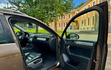 Volkswagen Touareg III, 2011 год, 2 400 000 рублей, 24 фотография