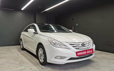 Hyundai Sonata VI, 2011 год, 985 000 рублей, 3 фотография