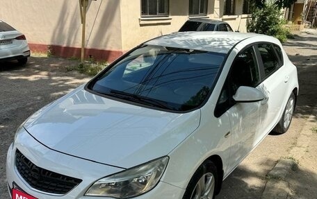 Opel Astra J, 2012 год, 770 000 рублей, 1 фотография