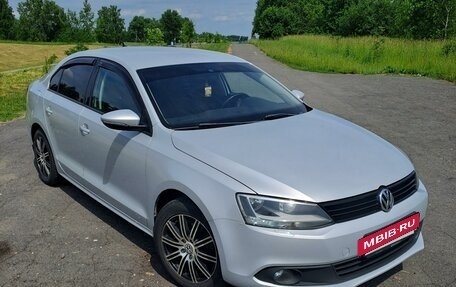 Volkswagen Jetta VI, 2011 год, 825 000 рублей, 3 фотография