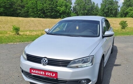 Volkswagen Jetta VI, 2011 год, 825 000 рублей, 2 фотография