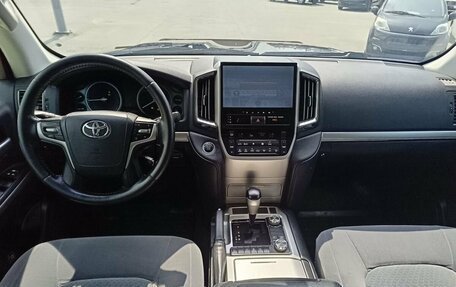 Toyota Land Cruiser 200, 2016 год, 6 825 000 рублей, 19 фотография