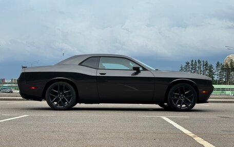 Dodge Challenger III рестайлинг 2, 2021 год, 3 970 000 рублей, 6 фотография