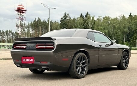 Dodge Challenger III рестайлинг 2, 2021 год, 3 970 000 рублей, 5 фотография