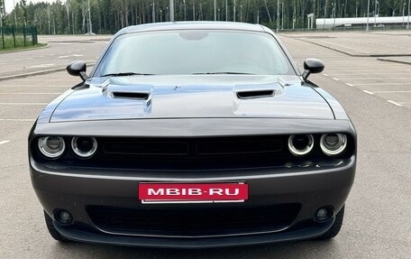 Dodge Challenger III рестайлинг 2, 2021 год, 3 970 000 рублей, 8 фотография