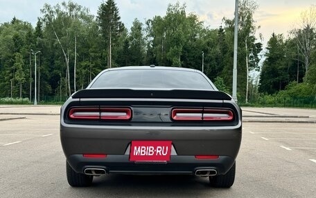 Dodge Challenger III рестайлинг 2, 2021 год, 3 970 000 рублей, 4 фотография