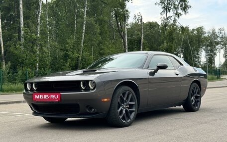 Dodge Challenger III рестайлинг 2, 2021 год, 3 970 000 рублей, 11 фотография