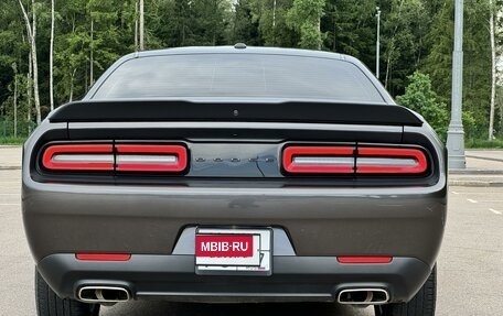 Dodge Challenger III рестайлинг 2, 2021 год, 3 970 000 рублей, 14 фотография