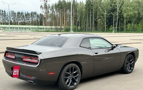 Dodge Challenger III рестайлинг 2, 2021 год, 3 970 000 рублей, 13 фотография