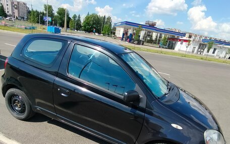 Toyota Yaris I рестайлинг, 2000 год, 300 000 рублей, 4 фотография