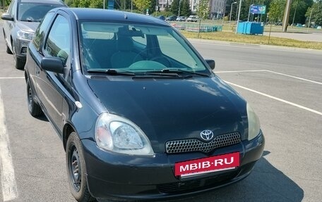 Toyota Yaris I рестайлинг, 2000 год, 300 000 рублей, 3 фотография