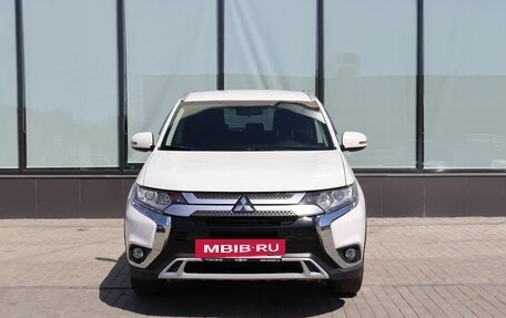 Mitsubishi Outlander III рестайлинг 3, 2018 год, 2 350 000 рублей, 8 фотография