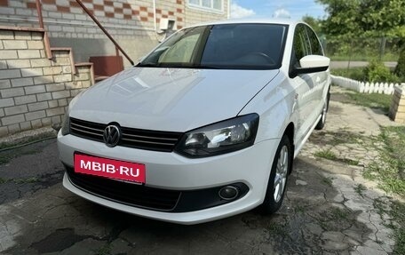 Volkswagen Polo VI (EU Market), 2013 год, 920 000 рублей, 2 фотография