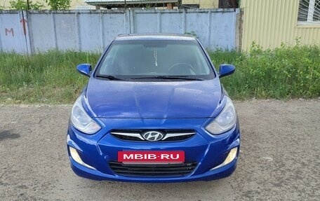 Hyundai Solaris II рестайлинг, 2011 год, 690 000 рублей, 2 фотография