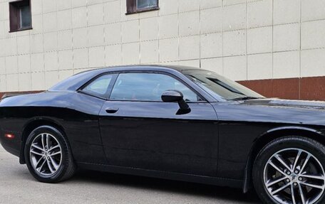 Dodge Challenger III рестайлинг 2, 2019 год, 4 199 000 рублей, 1 фотография