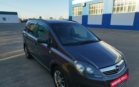 Opel Zafira B, 2011 год, 825 000 рублей, 2 фотография