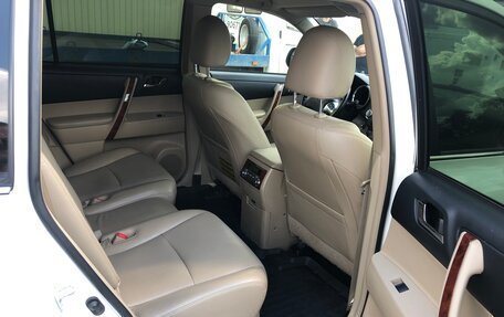 Toyota Highlander III, 2013 год, 2 750 000 рублей, 2 фотография