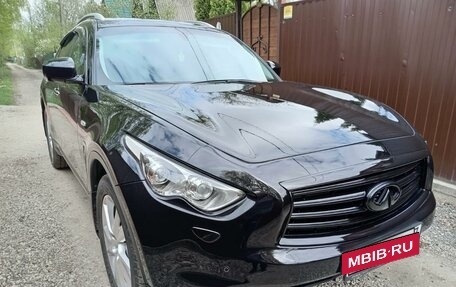 Infiniti QX70, 2014 год, 2 650 000 рублей, 2 фотография