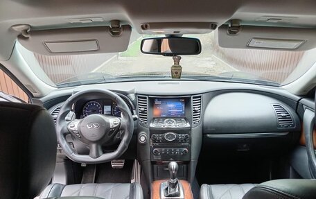 Infiniti QX70, 2014 год, 2 650 000 рублей, 11 фотография