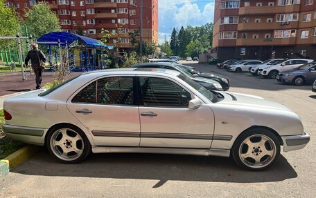 Mercedes-Benz E-Класс, 1997 год, 430 000 рублей, 2 фотография