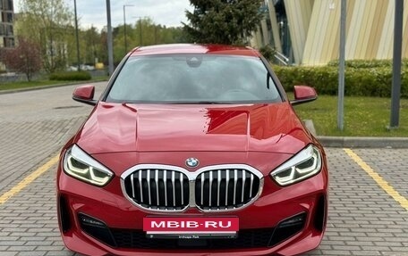 BMW 1 серия, 2019 год, 2 650 000 рублей, 2 фотография