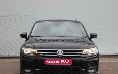 Volkswagen Tiguan II, 2019 год, 2 423 000 рублей, 2 фотография