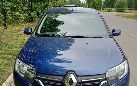 Renault Logan II, 2018 год, 900 000 рублей, 2 фотография