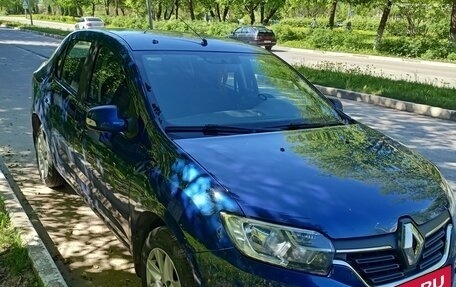 Renault Logan II, 2018 год, 900 000 рублей, 4 фотография