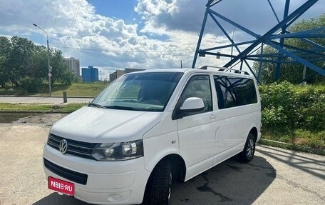 Volkswagen Caravelle T5, 2014 год, 2 100 000 рублей, 1 фотография