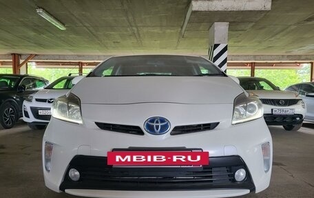 Toyota Prius, 2015 год, 1 355 000 рублей, 6 фотография