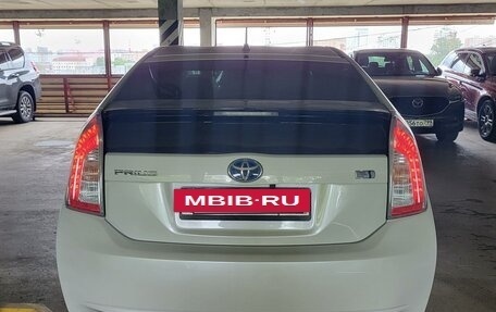 Toyota Prius, 2015 год, 1 355 000 рублей, 12 фотография