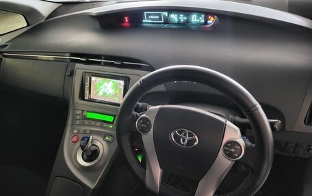 Toyota Prius, 2015 год, 1 355 000 рублей, 16 фотография