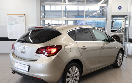 Opel Astra J, 2011 год, 860 000 рублей, 6 фотография